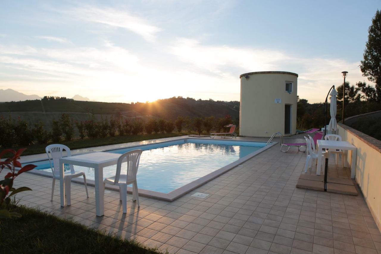 Agriturismo Terra Dei Falchi Castilenti Экстерьер фото